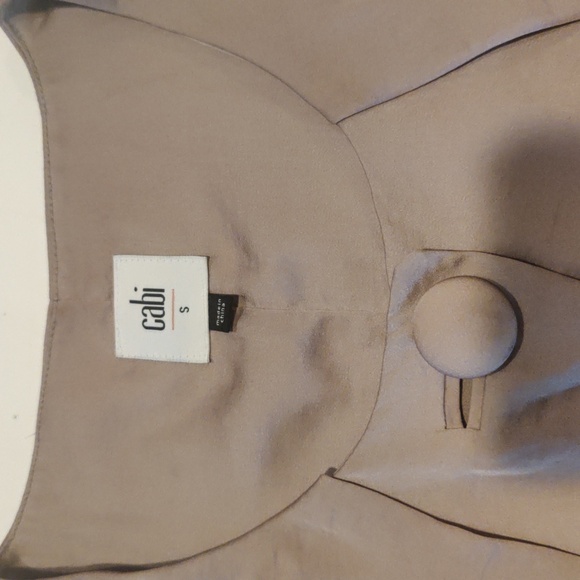 A classy Cabi tank top - Picture 3 of 4